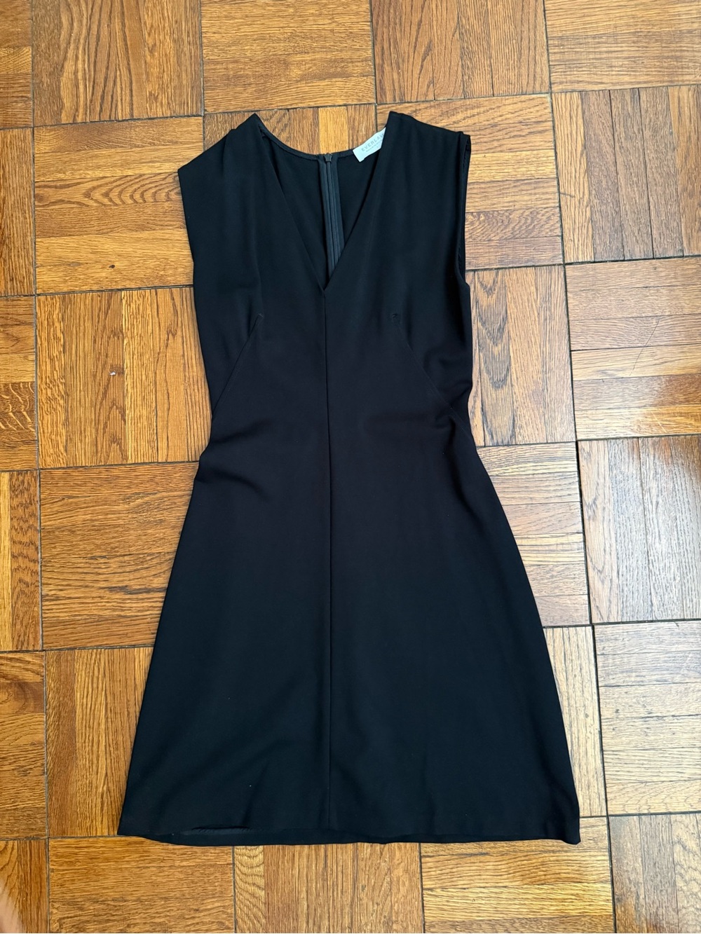 Everlane Black Sleeveless V-Neck Midi Dress. Size 4. Like New.